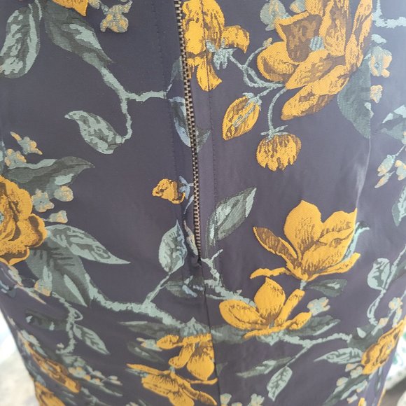 Jacquard Floral Print Pencil Skirt - Picture 2 of 7